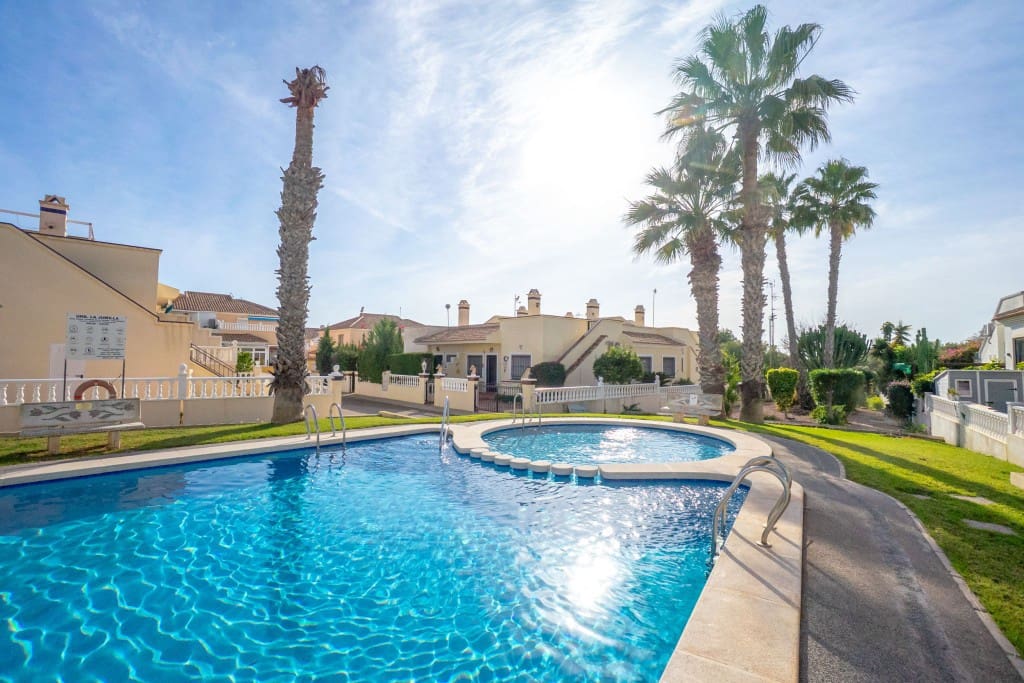 3 bedroom Townhouse for sale in Playa Flamenca with pool - € 249,000 (Ref: 9470519)