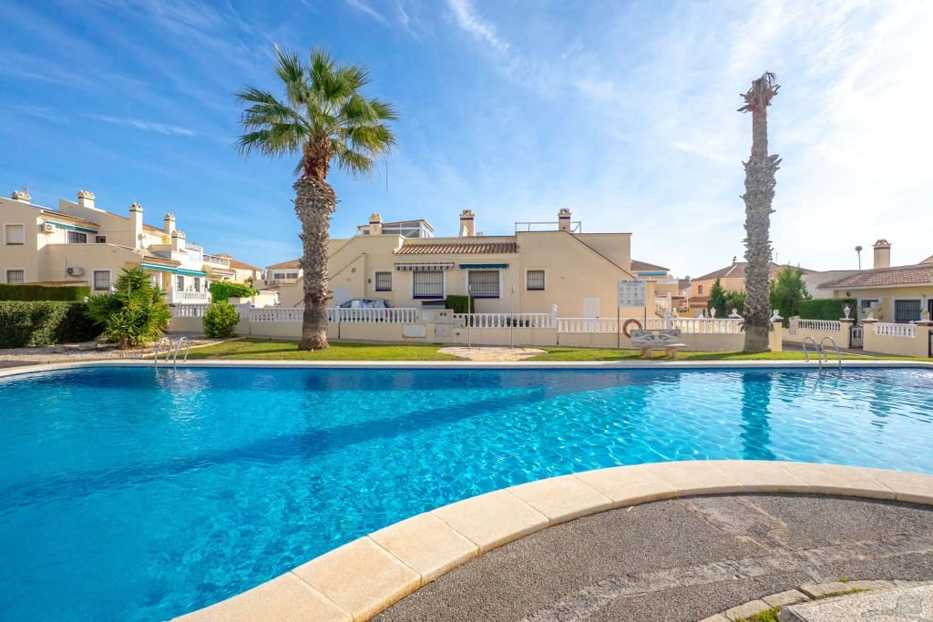 3 bedroom Townhouse for sale in Playa Flamenca with pool - € 249,000 (Ref: 9470519)