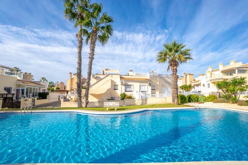 3 bedroom Townhouse for sale in Playa Flamenca with pool - € 249,000 (Ref: 9470519)