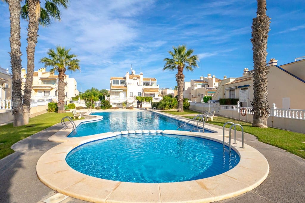 3 bedroom Townhouse for sale in Playa Flamenca with pool - € 249,000 (Ref: 9470519)
