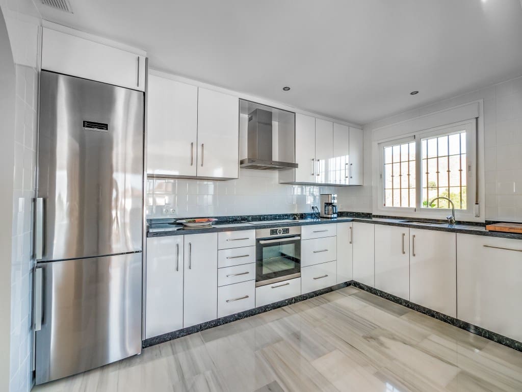 3 bedroom Villa for sale in Torrox-Costa with pool - € 825,000 (Ref: 9473863)