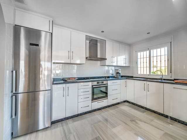 3 quarto Moradia para venda em Torrox-Costa, Torrox com piscina - 825 000 € (Ref: 9473863)