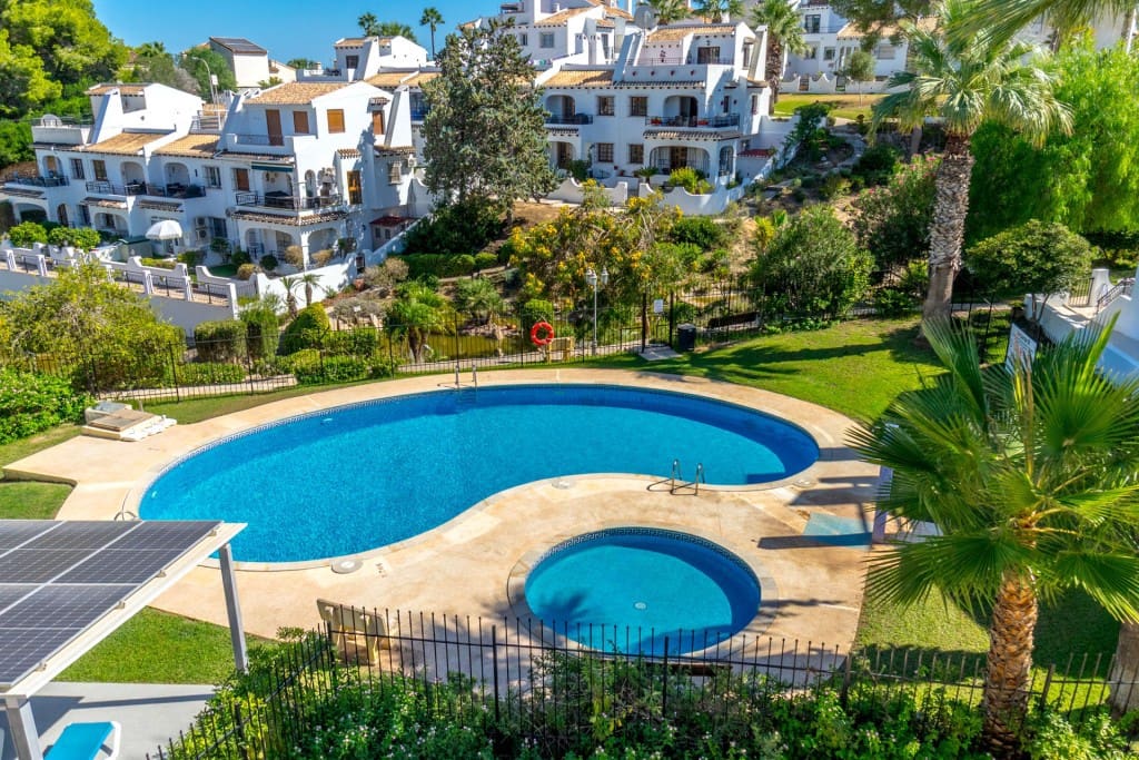 3 quarto Casa em Banda para venda em Villamartin com piscina - 274 900 € (Ref: 9475918)