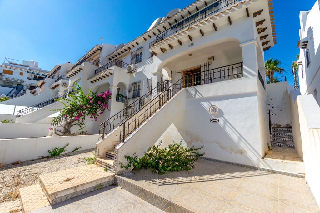 3 quarto Casa em Banda para venda em Villamartin com piscina - 274 900 € (Ref: 9475918)