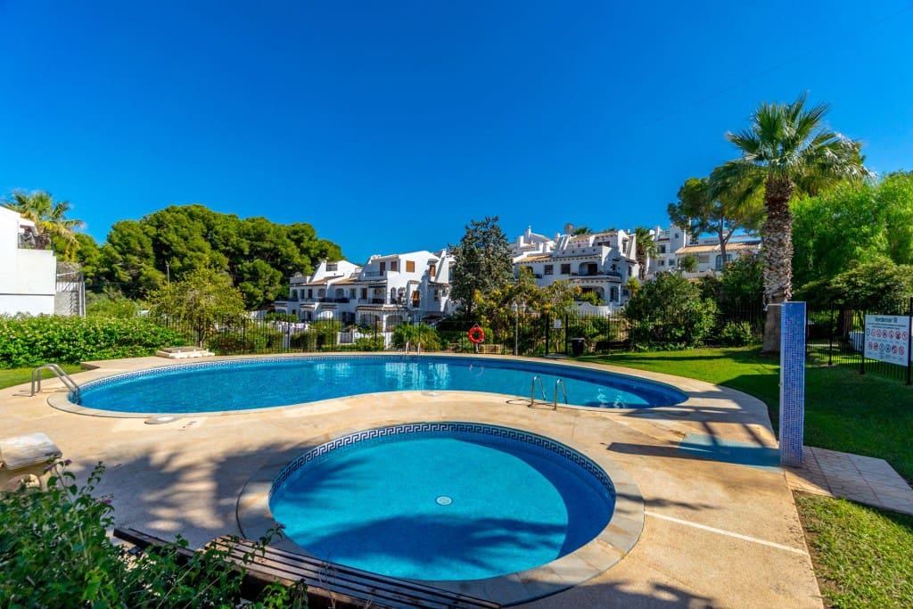 3 quarto Casa em Banda para venda em Villamartin com piscina - 274 900 € (Ref: 9475918)