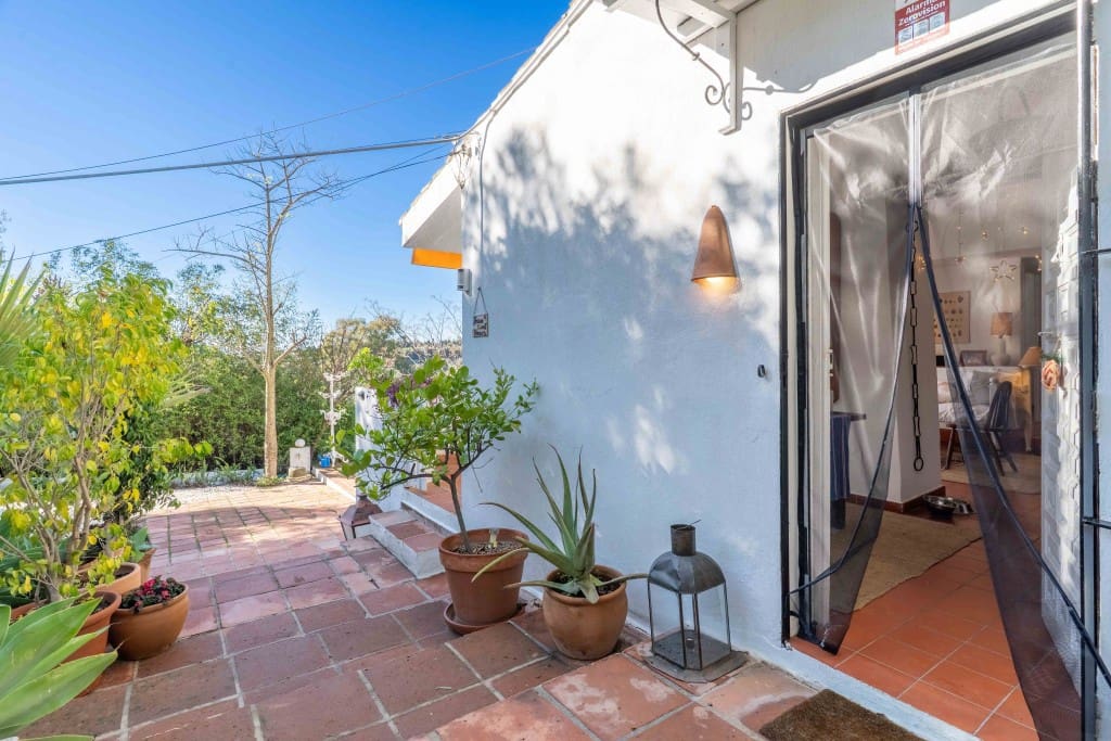 3 sypialnia Willa na sprzedaż w Estepona z basenem garażem - 945 000 € (Ref: 9475923)