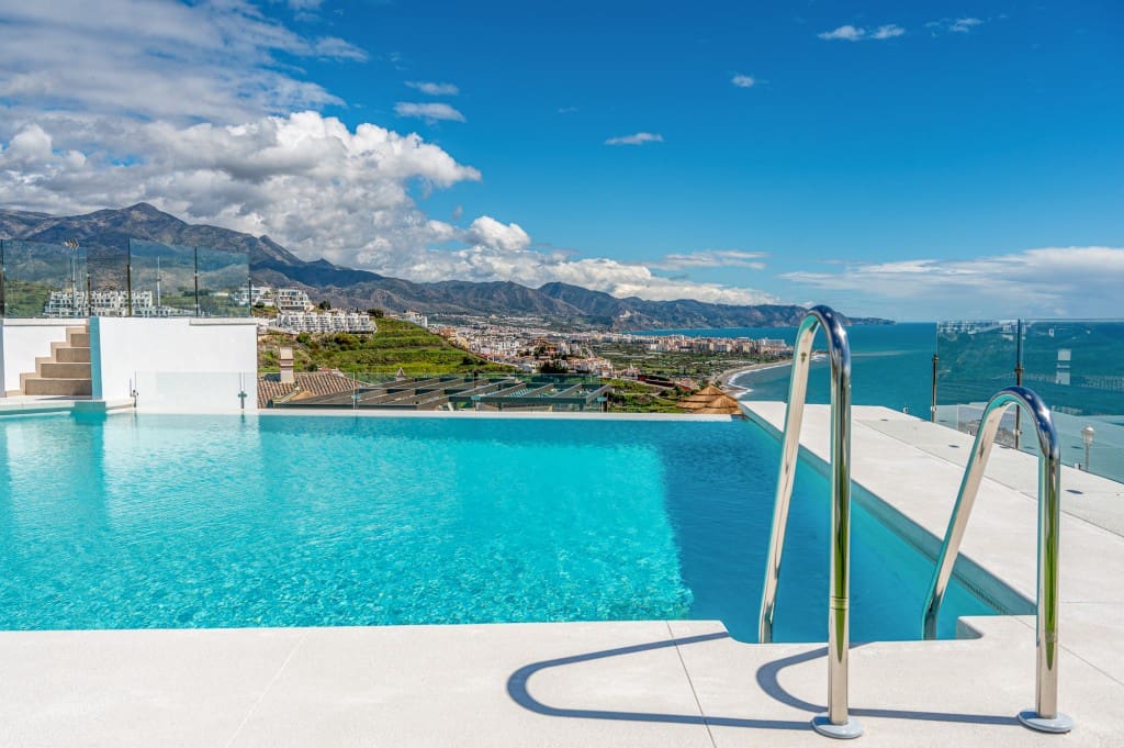 2 bedroom Apartment for sale in Nerja with pool - € 532,900 (Ref: 9480948)