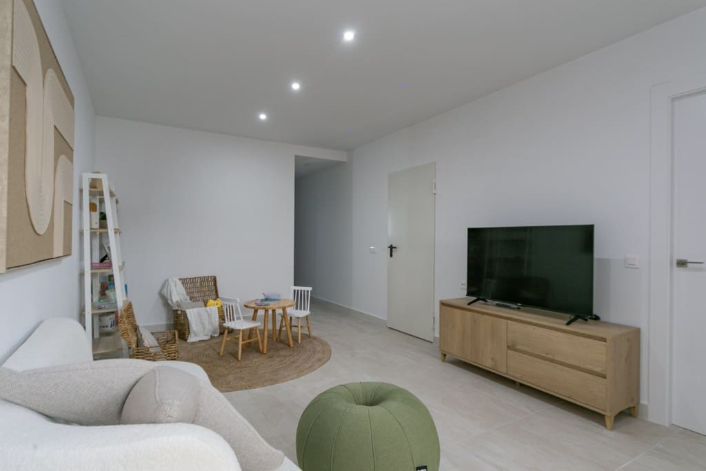 3 makuuhuone Huoneisto myytävänä paikassa Los Balcones mukana uima-altaan - 330 000 € (Ref: 9480954)