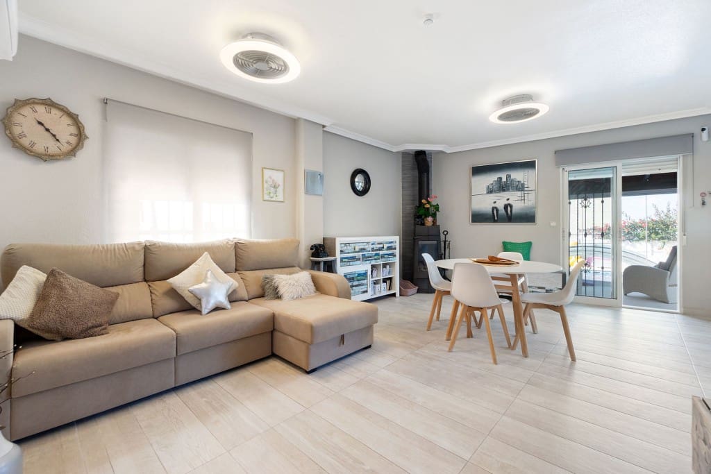 3 bedroom Villa for sale in La Regia with pool garage - € 425,000 (Ref: 9488188)