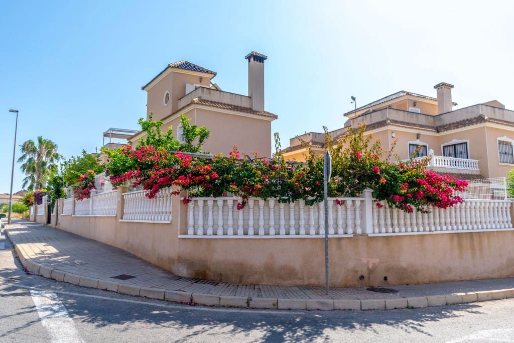 3 bedroom Villa for sale in La Regia with pool garage - € 425,000 (Ref: 9488188)