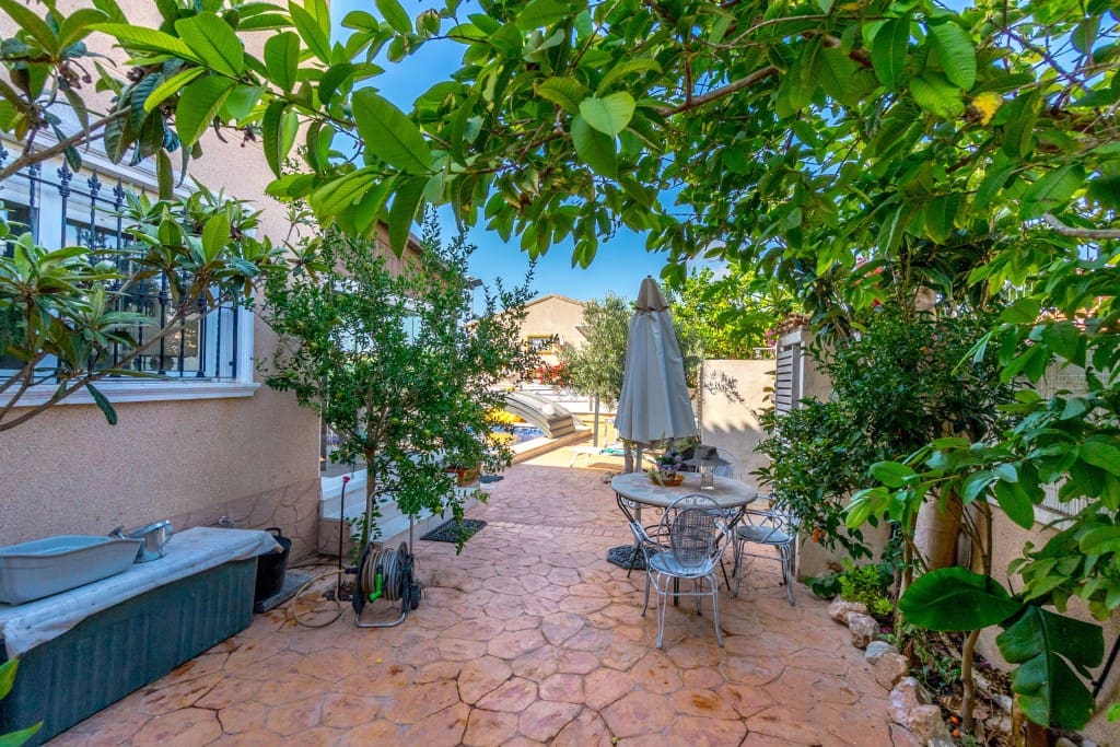 3 bedroom Villa for sale in La Regia with pool garage - € 425,000 (Ref: 9488188)