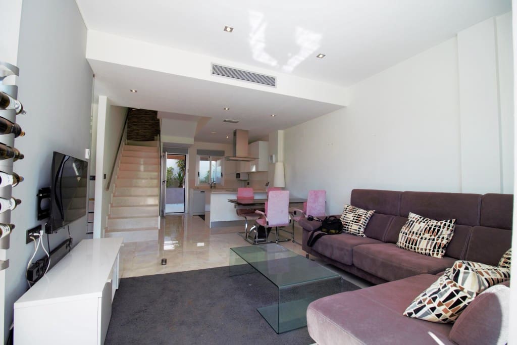 3 makuuhuone Huvila myytävänä paikassa Orihuela Costa mukana uima-altaan - 389 000 € (Ref: 9494443)