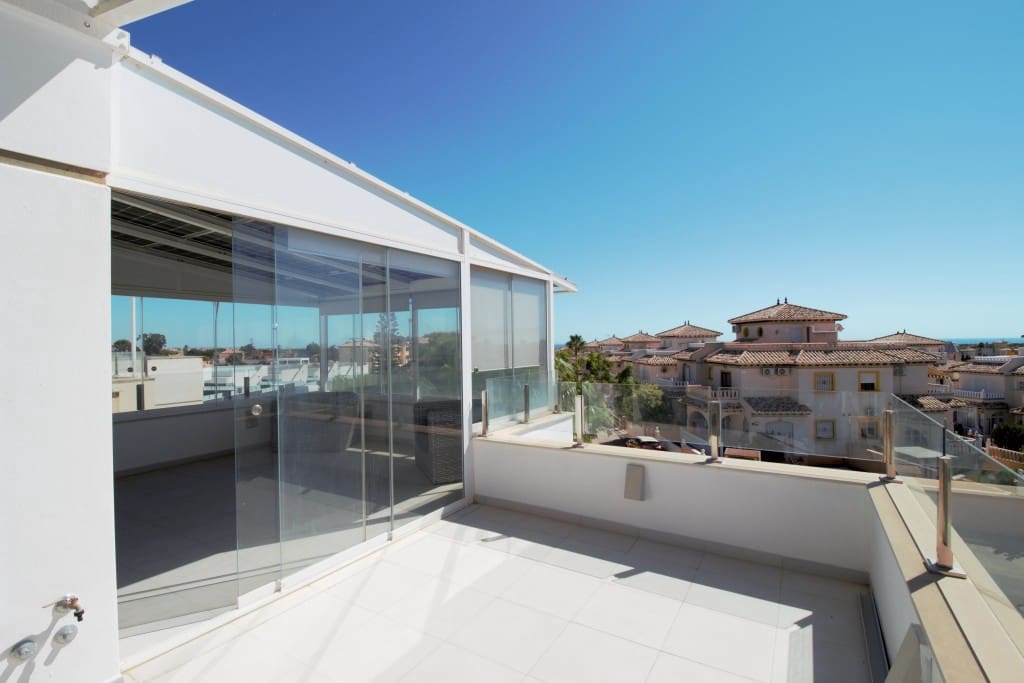 3 makuuhuone Huvila myytävänä paikassa Orihuela Costa mukana uima-altaan - 389 000 € (Ref: 9494443)