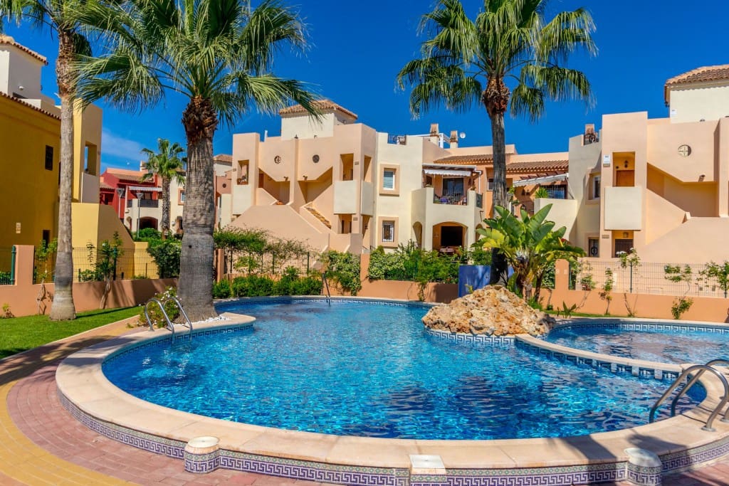 2 bedroom Apartment for sale in Punta Prima with pool garage - € 185,000 (Ref: 9494444)