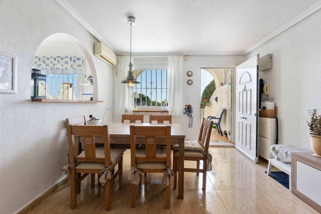 2 sovrum Hus till salu i Playa Flamenca med pool - 249 999 € (Ref: 9494448)