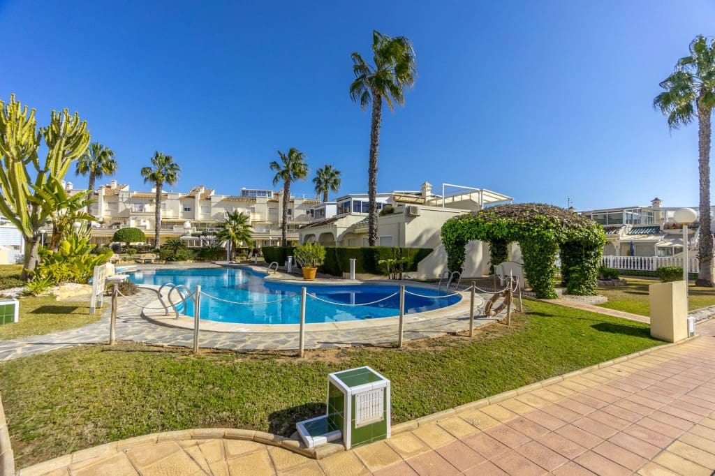 2 sovrum Hus till salu i Playa Flamenca med pool - 249 999 € (Ref: 9494448)