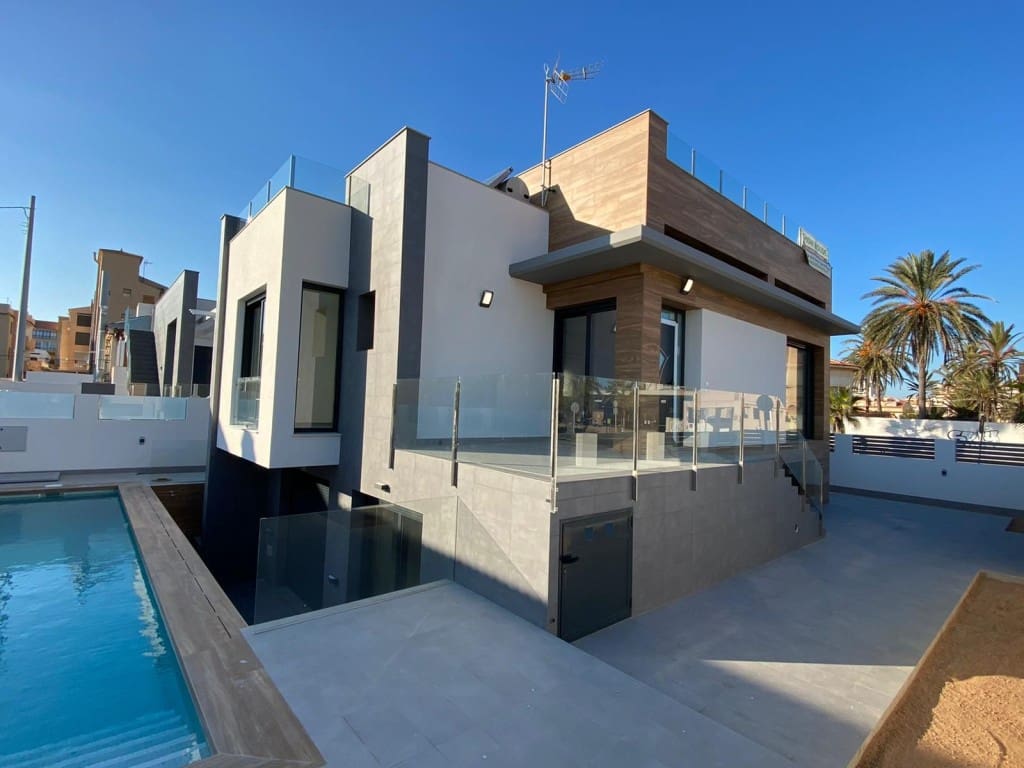 4 bedroom Villa for sale in La Mata with pool garage - € 940,000 (Ref: 9496893)