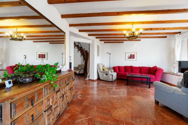 6 slaapkamer Villa te koop in Alicante stad - € 549.000 (Ref: 9496894)