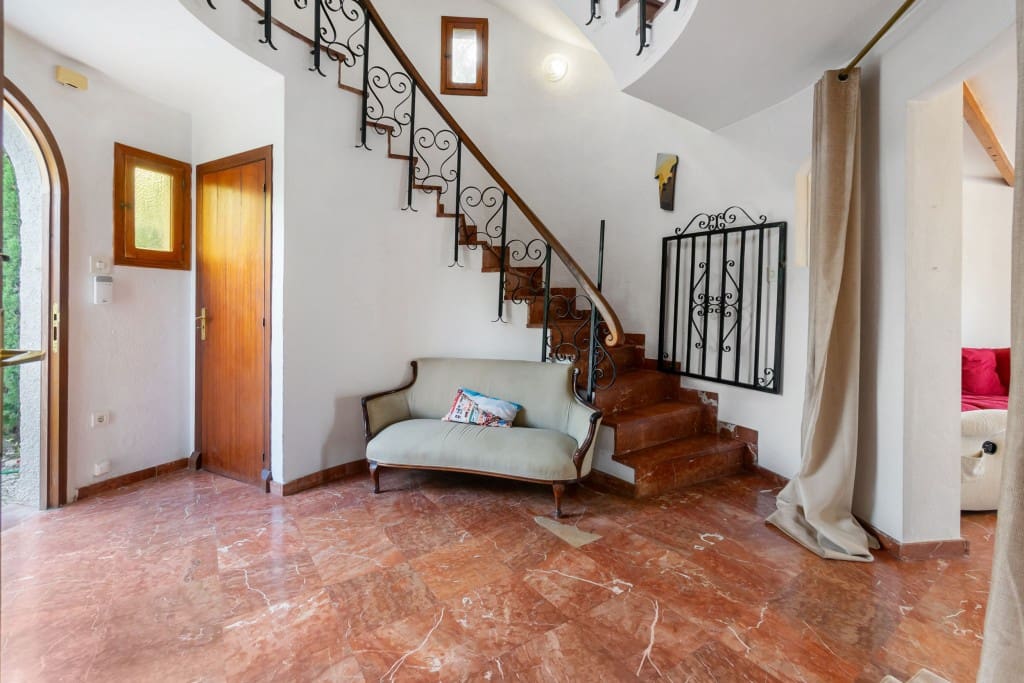 6 slaapkamer Villa te koop in Alicante stad - € 549.000 (Ref: 9496894)