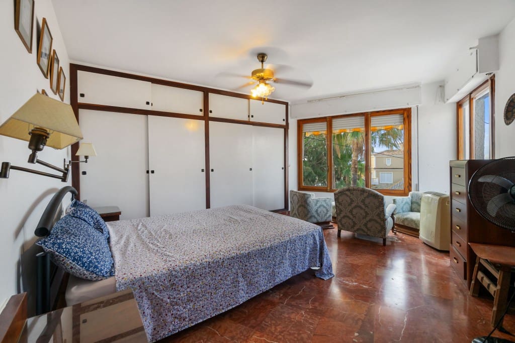 6 slaapkamer Villa te koop in Alicante stad - € 549.000 (Ref: 9496894)