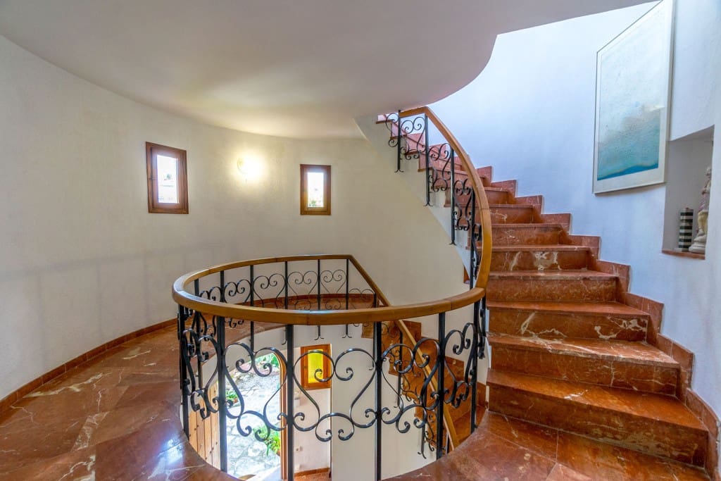 6 slaapkamer Villa te koop in Alicante stad - € 549.000 (Ref: 9496894)