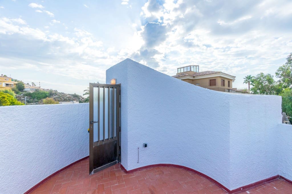 6 slaapkamer Villa te koop in Alicante stad - € 549.000 (Ref: 9496894)