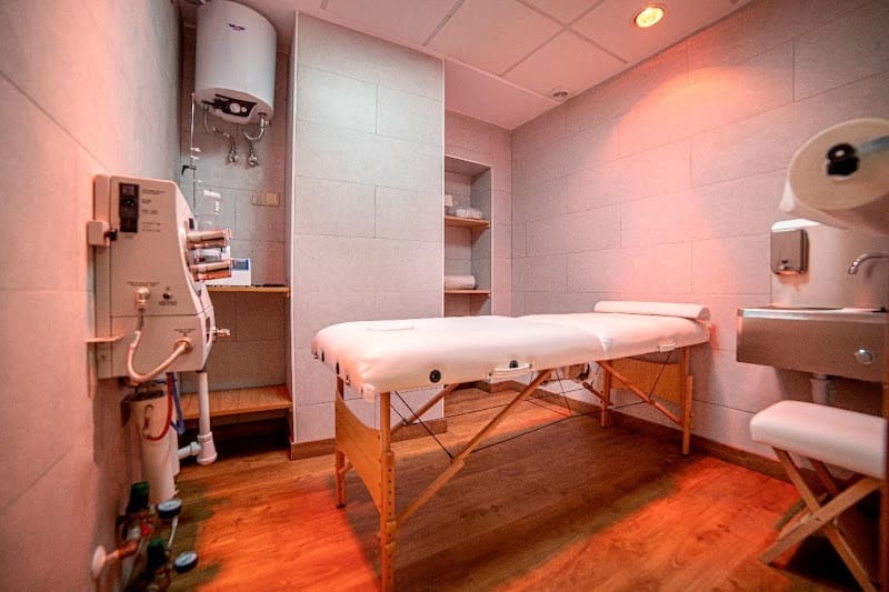 20 slaapkamer Hotel te koop in Alicante stad met garage - € 3.500.000 (Ref: 9496900)