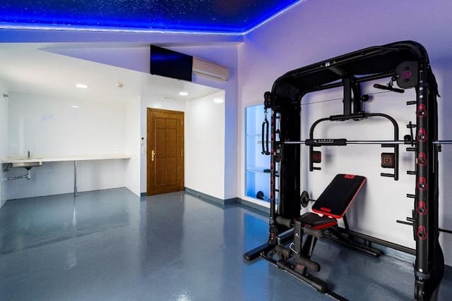 20 slaapkamer Hotel te koop in Alicante stad met garage - € 3.500.000 (Ref: 9496900)