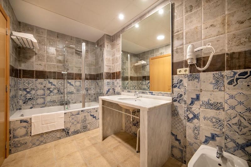 20 slaapkamer Hotel te koop in Alicante stad met garage - € 3.500.000 (Ref: 9496900)