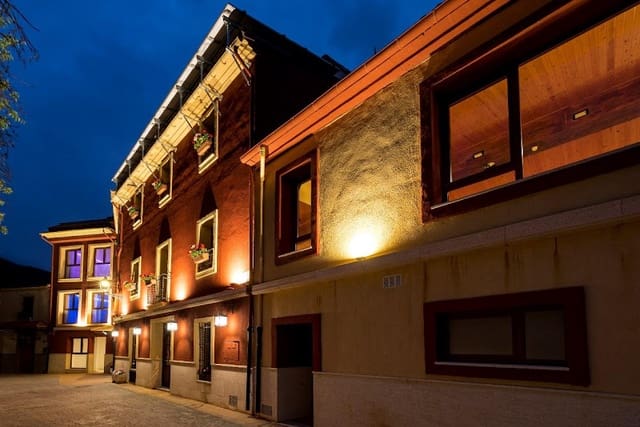 20 slaapkamer Hotel te koop in Alicante stad met garage - € 3.500.000 (Ref: 9496900)