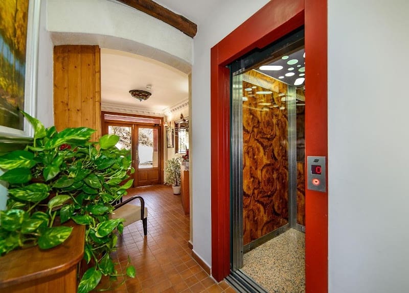 20 slaapkamer Hotel te koop in Alicante stad met garage - € 3.500.000 (Ref: 9496900)