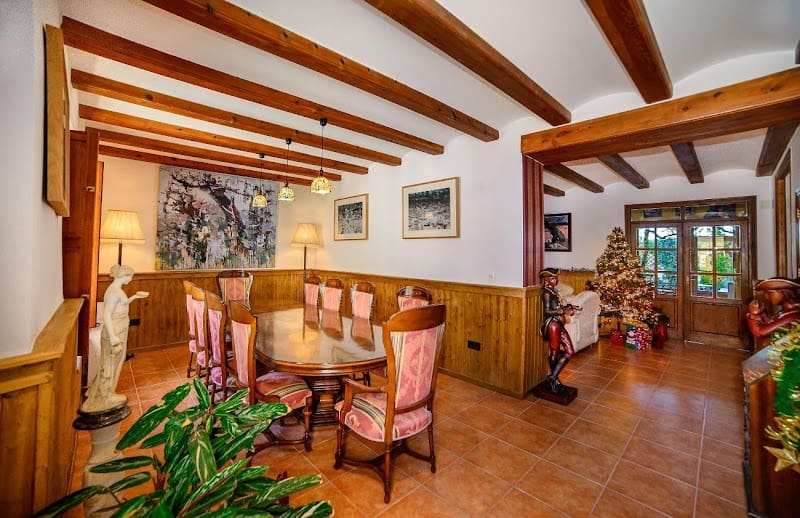 20 slaapkamer Hotel te koop in Alicante stad met garage - € 3.500.000 (Ref: 9496900)