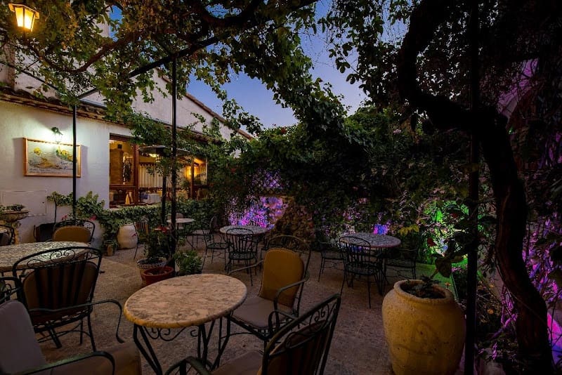 20 slaapkamer Hotel te koop in Alicante stad met garage - € 3.500.000 (Ref: 9496900)