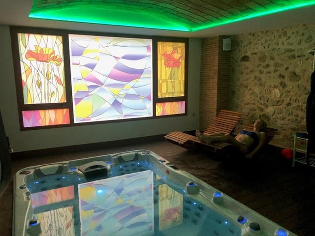 20 slaapkamer Hotel te koop in Alicante stad met garage - € 3.500.000 (Ref: 9496900)