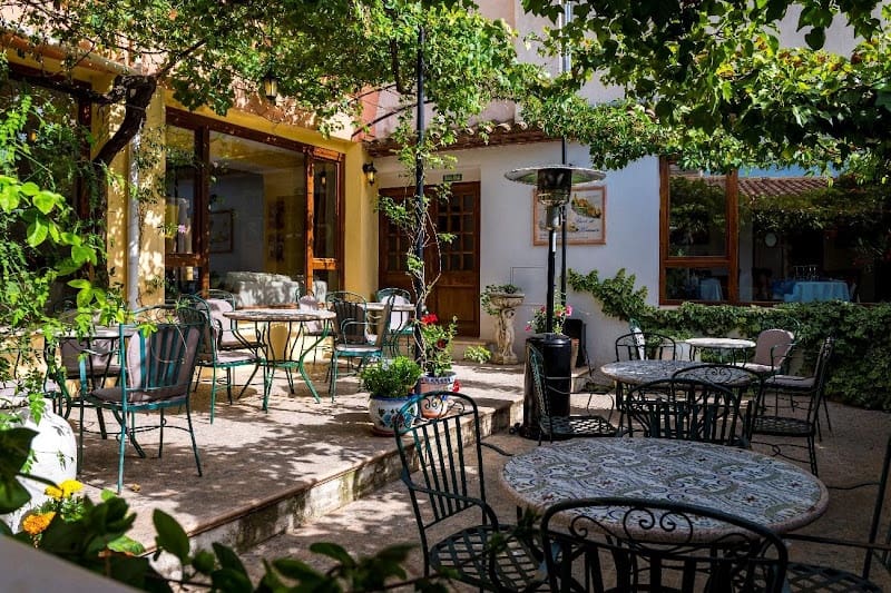 20 slaapkamer Hotel te koop in Alicante stad met garage - € 3.500.000 (Ref: 9496900)