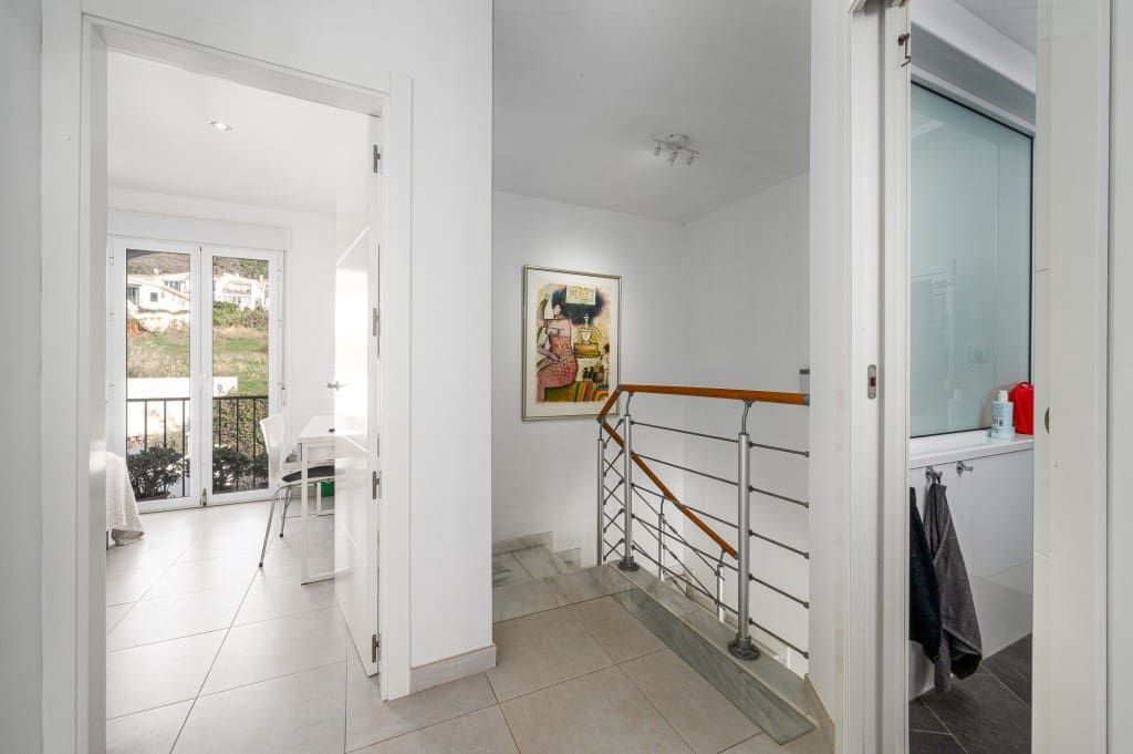 3 soveværelse Semi-Rækkehus til salg i Nerja med swimmingpool garage - € 525.000 (Ref: 9501878)