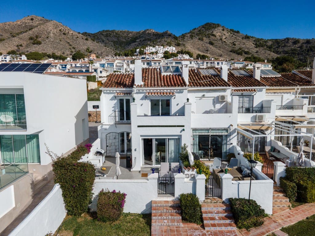 3 soveværelse Semi-Rækkehus til salg i Nerja med swimmingpool garage - € 525.000 (Ref: 9501878)