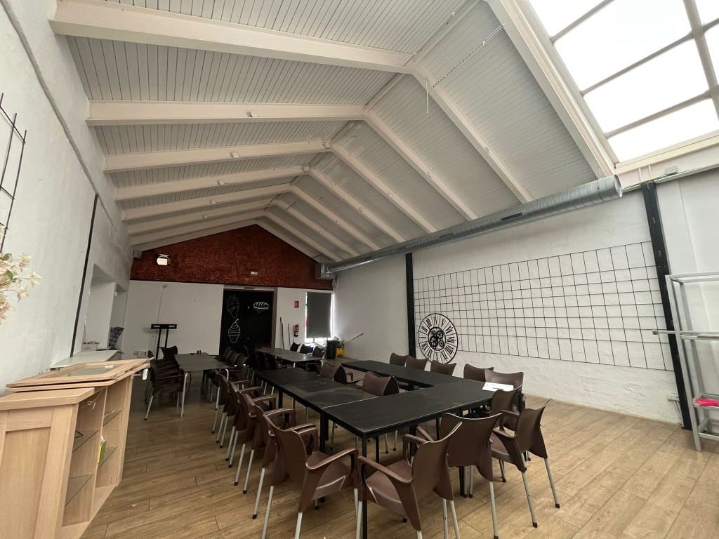 Gewerbe zu verkaufen in Nerja - 750.000 € (Ref: 9503895)