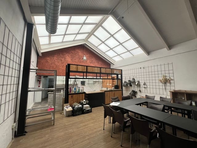 Gewerbe zu verkaufen in Nerja - 750.000 € (Ref: 9503895)