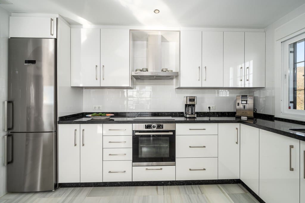 Chalet de 3 habitaciones en Torrox-Costa en venta con piscina - 825.000 € (Ref: 9503896)