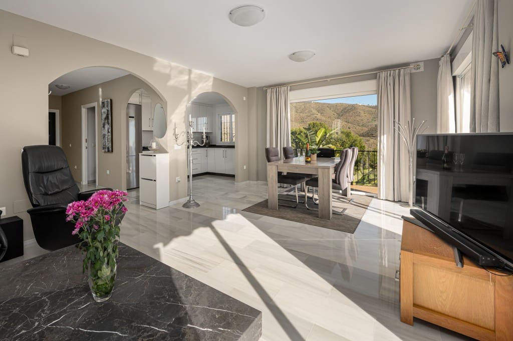 Chalet de 3 habitaciones en Torrox-Costa en venta con piscina - 825.000 € (Ref: 9503896)