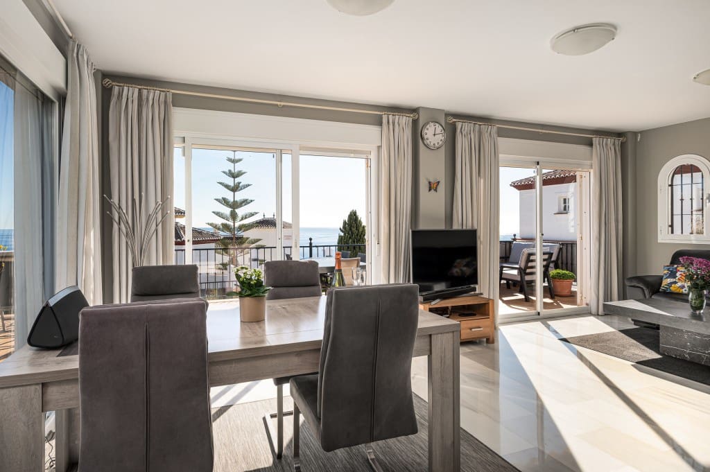 Chalet de 3 habitaciones en Torrox-Costa en venta con piscina - 825.000 € (Ref: 9503896)