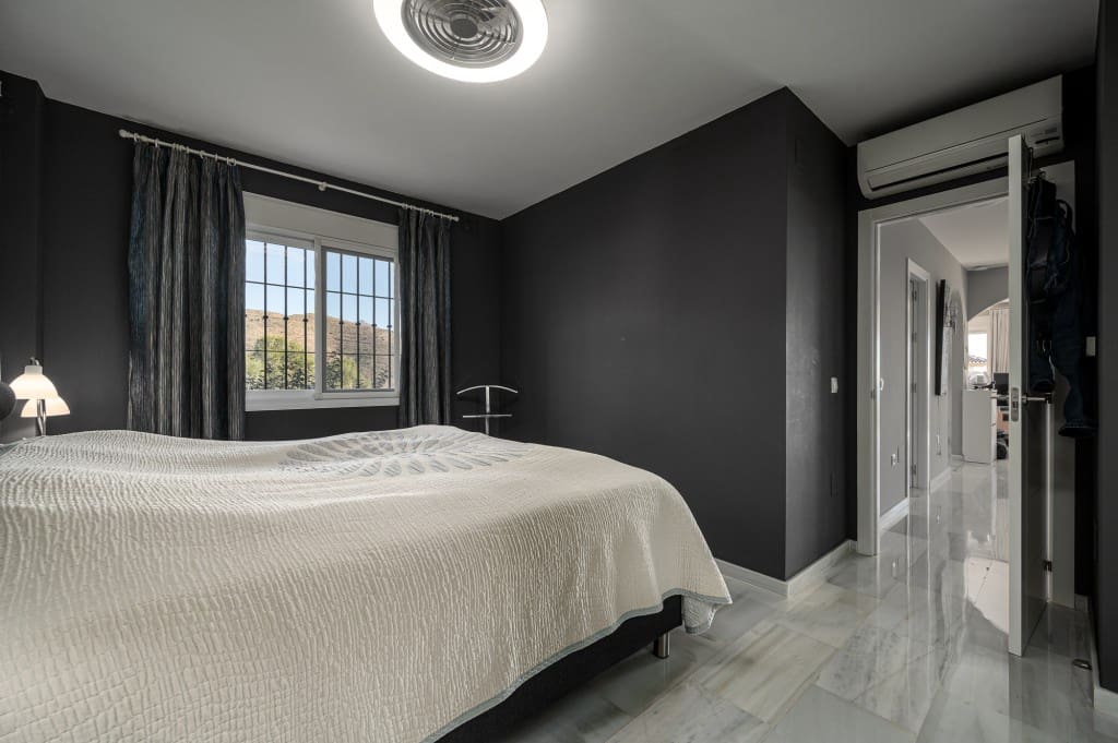 Chalet de 3 habitaciones en Torrox-Costa en venta con piscina - 825.000 € (Ref: 9503896)