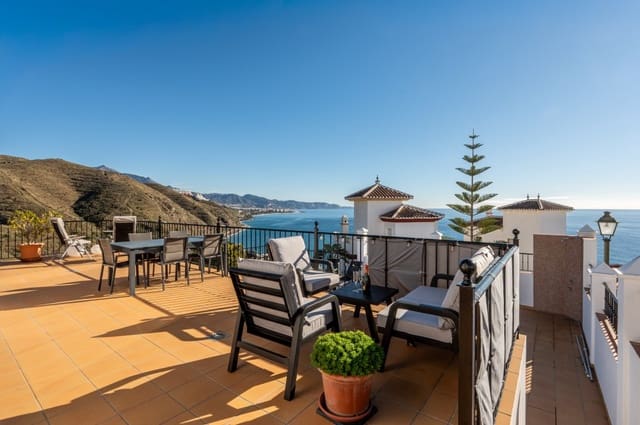 Chalet de 3 habitaciones en Torrox-Costa, Torrox en venta con piscina - 825.000 € (Ref: 9503896)