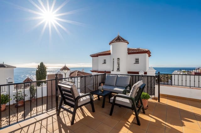 Chalet de 3 habitaciones en Torrox-Costa, Torrox en venta con piscina - 825.000 € (Ref: 9503896)