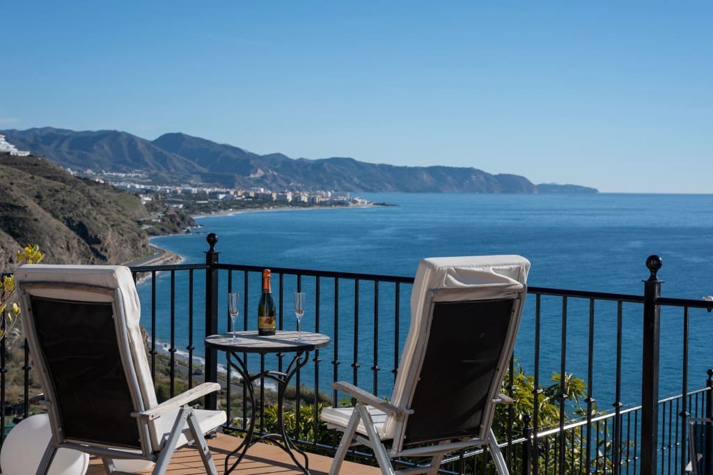 Chalet de 3 habitaciones en Torrox-Costa en venta con piscina - 825.000 € (Ref: 9503896)