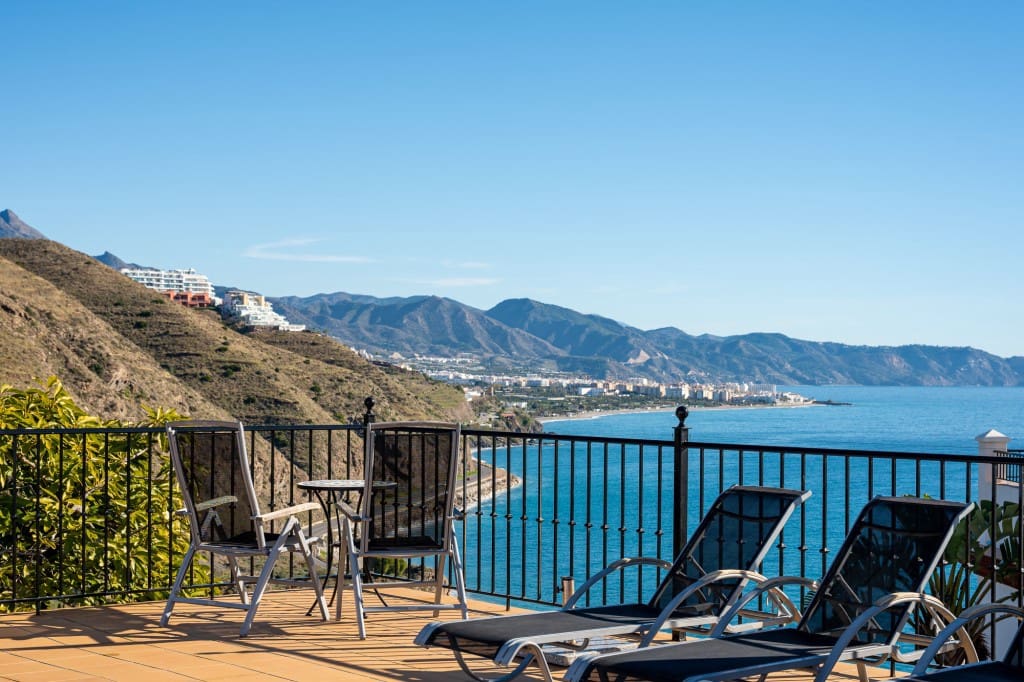 Chalet de 3 habitaciones en Torrox-Costa en venta con piscina - 825.000 € (Ref: 9503896)