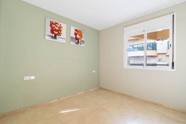 2 makuuhuone Huoneisto myytävänä paikassa Centro, Estepona mukana 
autotalli - 370 000 € (Ref: 9508426)