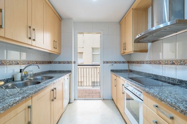 2 slaapkamer Appartement te koop in Centro, Estepona met garage - € 370.000 (Ref: 9508426)