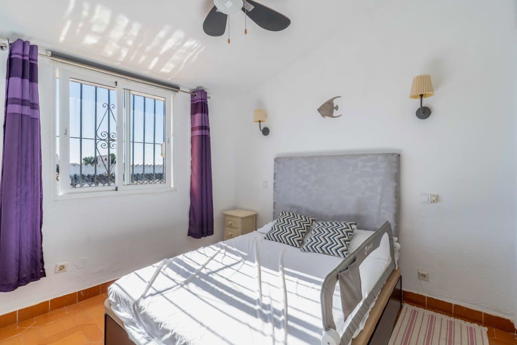 3 bedroom Townhouse for sale in Mijas Costa with pool - € 435,000 (Ref: 9518476)